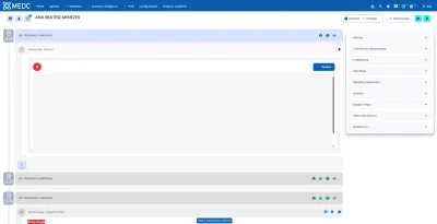 O cartão do Assistente Virtual gravando o atendimento: botão de pausa, botão Finalizar e a caixa onde a transcrição da consulta vai aparecendo.